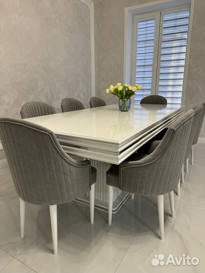 Стол и стулья