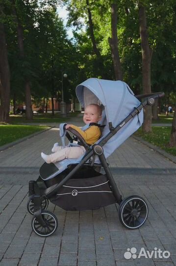 Коляска новая