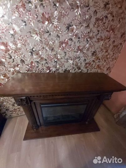 Портал с электрокамином из дерева