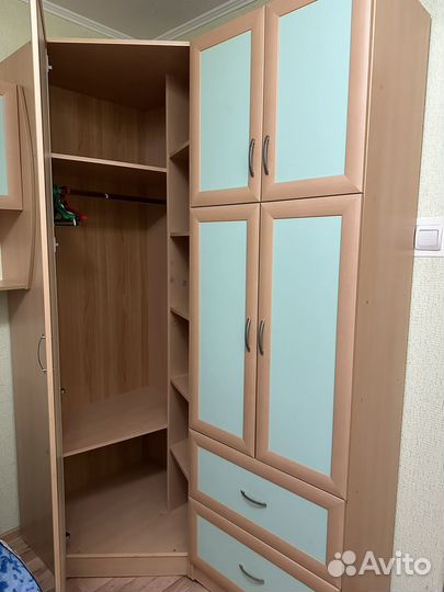 Шкаф, комод и навесные полки