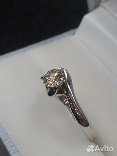 Золотое кольцо с бриллиантом 0.5ct