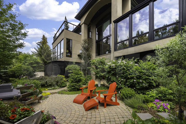 Дом 420 м² на участке 14 сот.