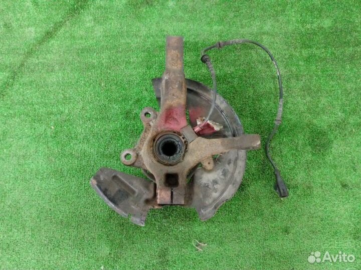 Кулак поворотный передний правый LADA Largus