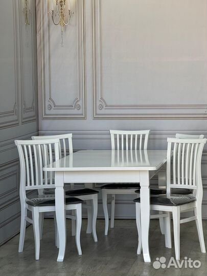 Стол и стулья