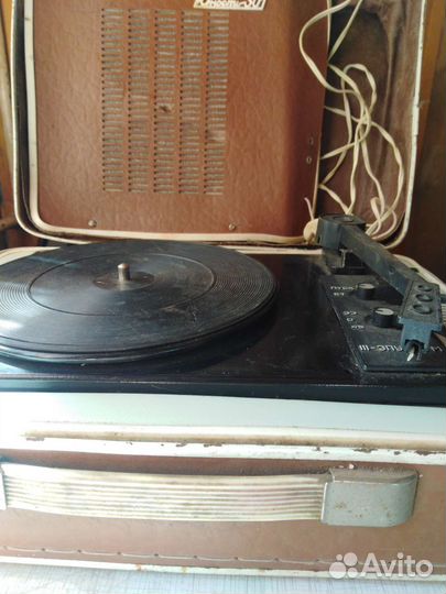 Проигрыватель для пластинок Юность 301 СССР Винтаж