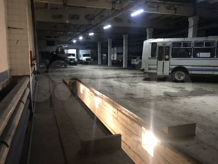 Машиноместо, > 30 м²