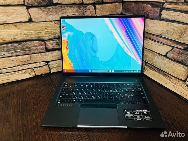 Ноутбук сенсорным экраном и гарантией до марта 25г