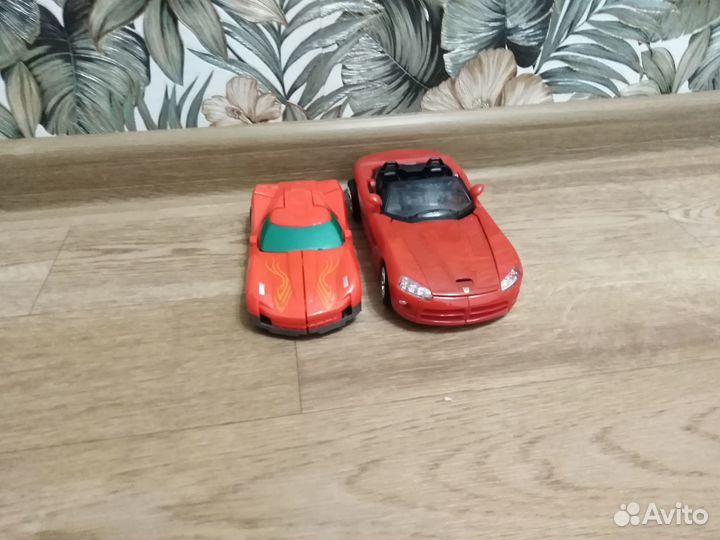 Игрушечные модельки автомобилей