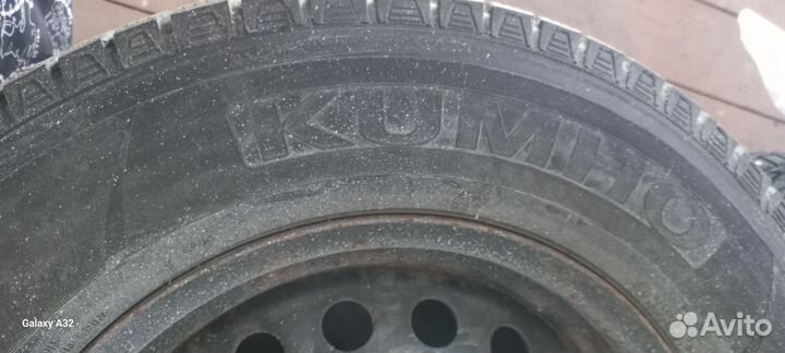 Kumho I'Zen KW31 215/70 R16