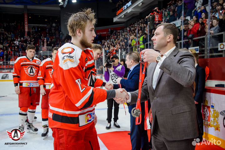 Тренер по хоккею