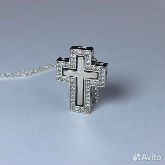 Серебряная цепь с крестом