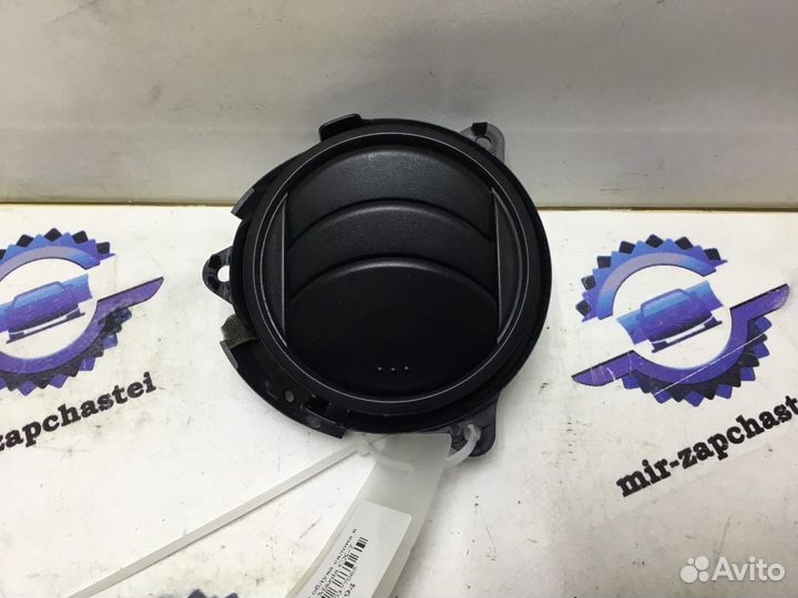 Дефлектор обдува салона в торпедо Mazda CX-7