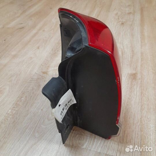 Фонарь задний правый Toyota Land Cruiser 200