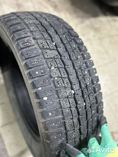 Dunlop SP Winter Ice 01 215/65 R16