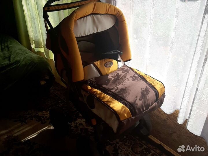 Прогулочная коляска