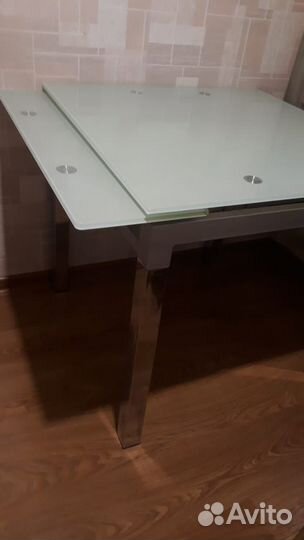 Кухонный стол стеклянный