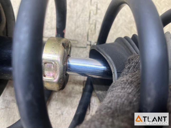 Стойка передняя левая toyota sienta