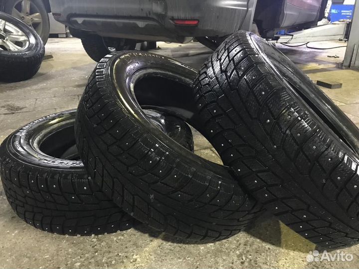Michelin Latitude X-Ice North 215/60 R17