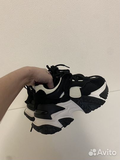 Кроссовки женские 36