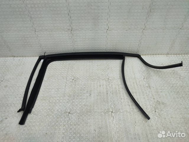 Направляющая стекла двери задняя левая Volkswagen