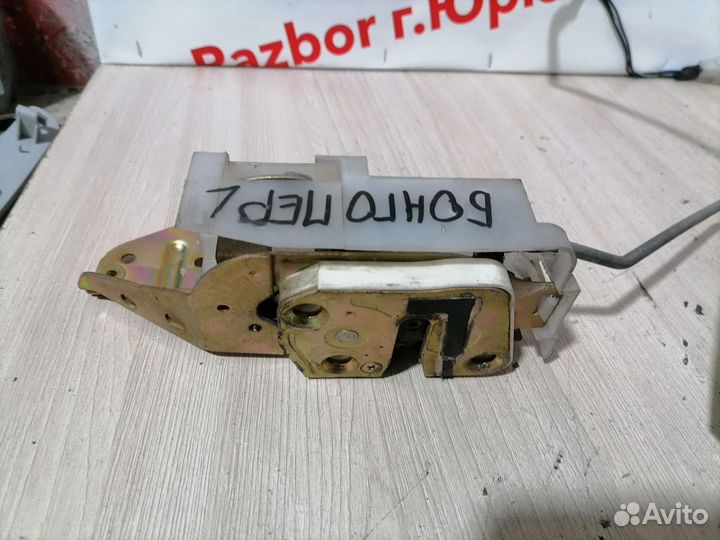 Замок передней двери Mazda Bongo Friendee