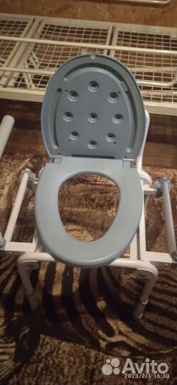 Кровать для лежачих больных, кресло, туалет