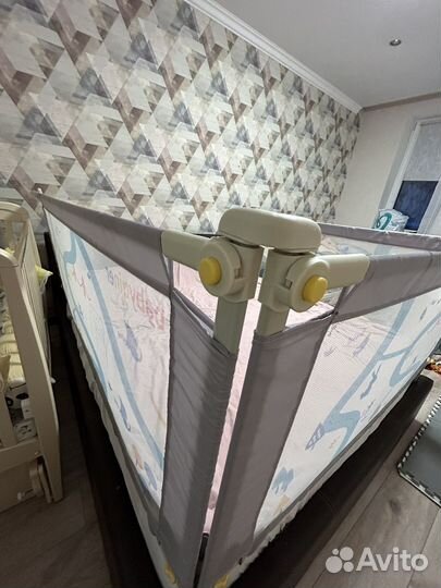 Барьер защитный для кровати