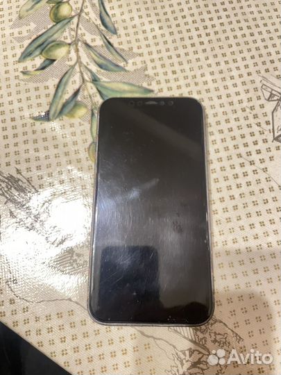 Телефон iPhone 11