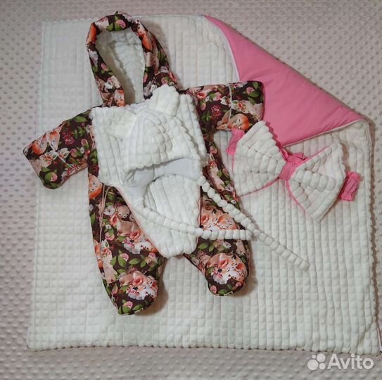 Комплект на выписку для девочки