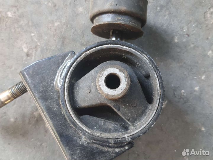 Подушка опора двигателя джили мк