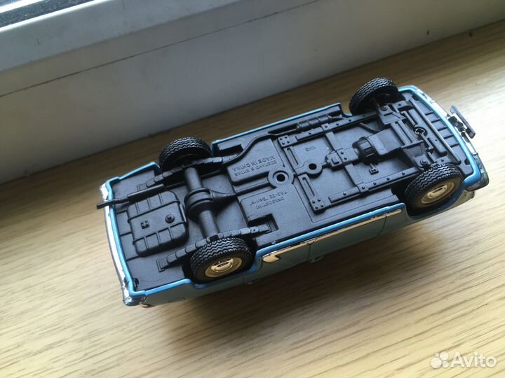 Коллекционная модель Газ 22 Волга 1:43