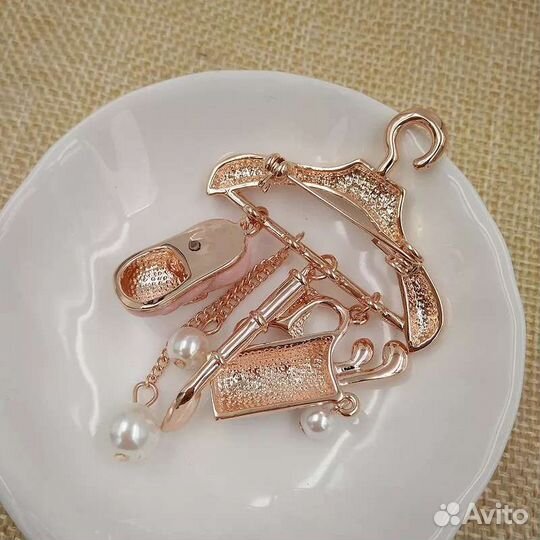 Брошь Вешалка