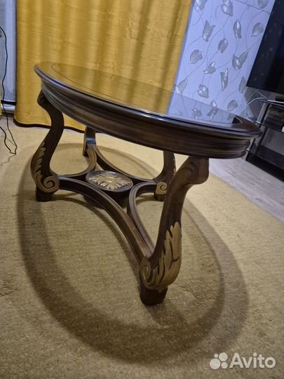 Стол журнальный со стеклом