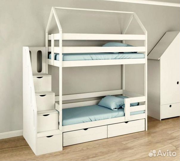 Двухярусная кровать домик с лестницей комодом
