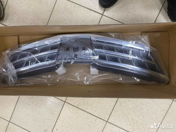 Решетка радиатора Nissan tiida