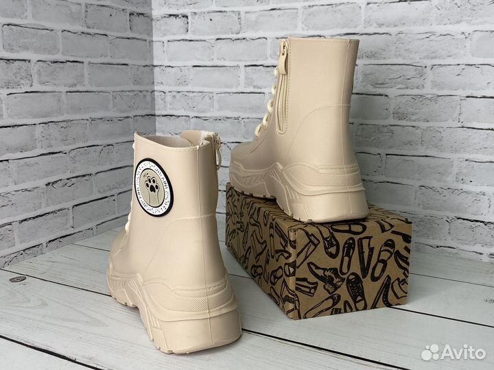 Резиновые сапоги новые размер 39,40,41