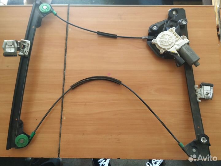 Cadillac SRX стеклоподъемник передний
