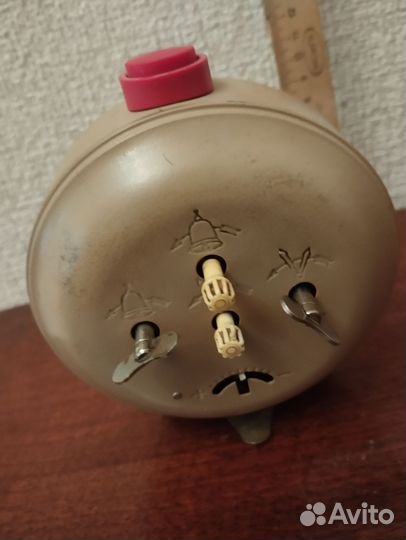 Часы-будильник СССР