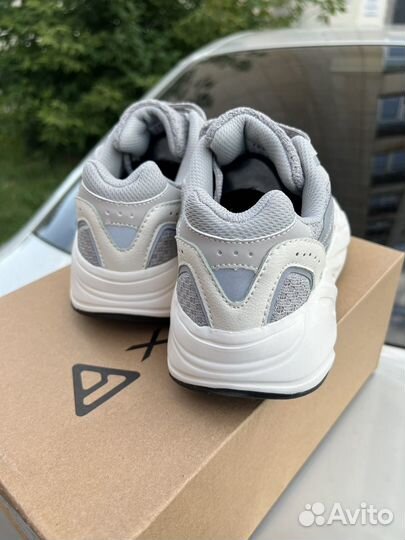 Кроссовки adidas yeezy boost 700 v2 р.36,37