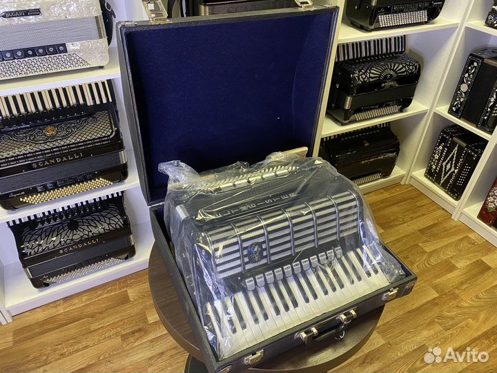 Аккордеон Weltmeister Cantus IV Deluxe новый