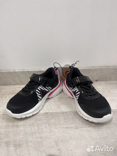 Кроссовки 32 для девочки Jomoto