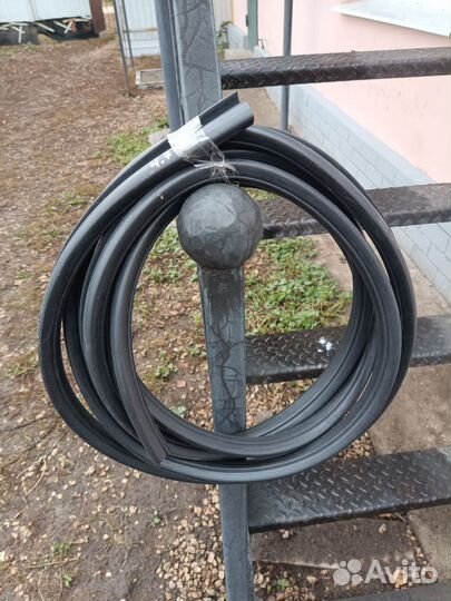 Уплотнитель стекла кабины мтз