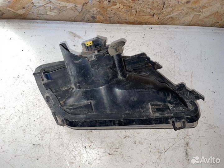 Фара противотуманная передняя правая Peugeot 408