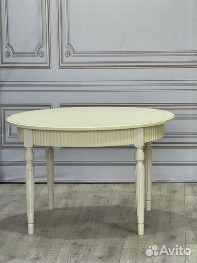 Кухонный стол и стулья новые