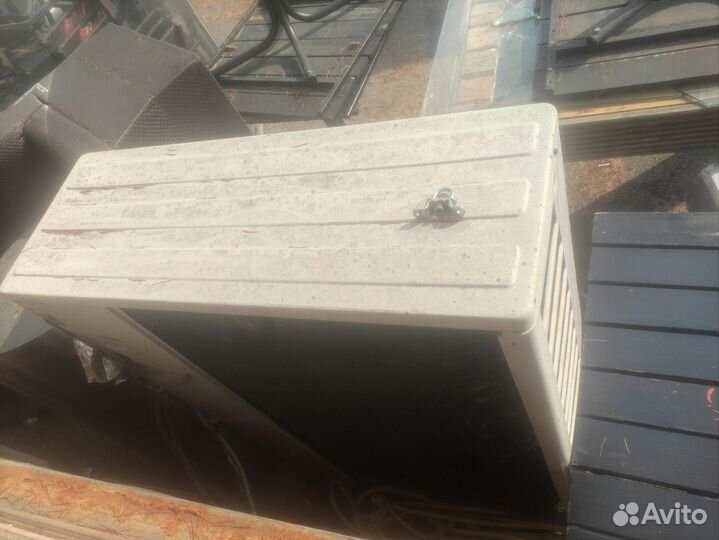 Стол и стулья, уличные зонты , кондиционер