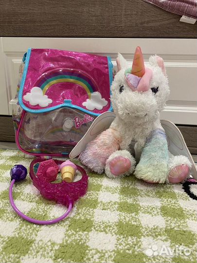 Barbie единорог в рюкзаке