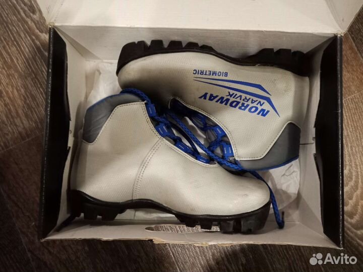 Лыжные ботинки