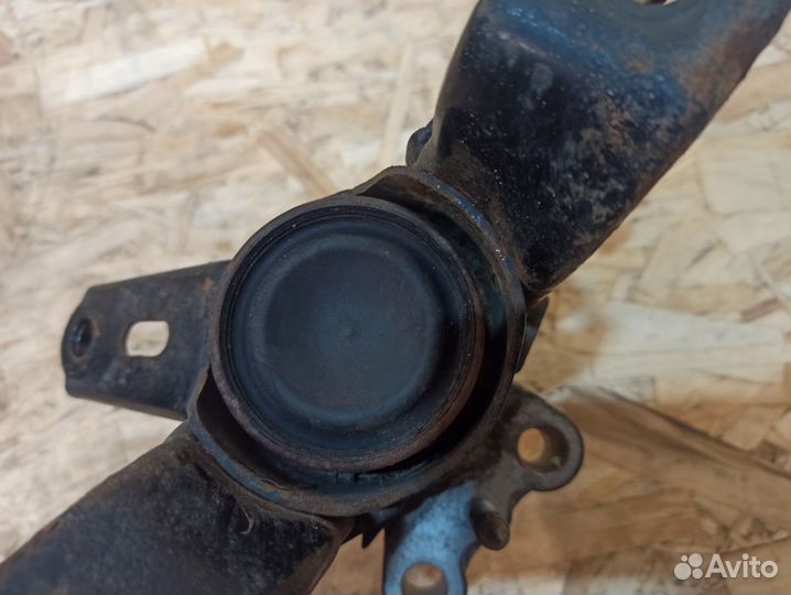 Подушка двигателя правая Toyota Corolla E150