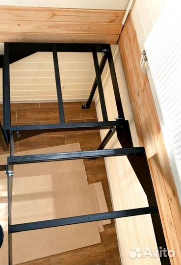 Лестница Г-образная с поворотными ступенями