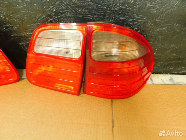 Фонари комплект на Mercedes E-Class S210 Wagon